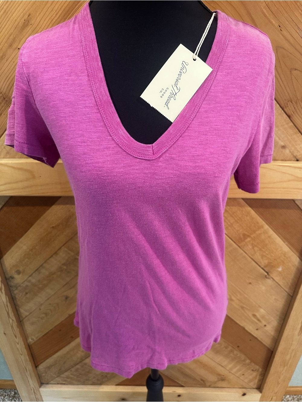 Universal Thread Women's V-Neck Tee in Bright Pink